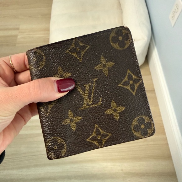 Louis Vuitton Men’s Monogram Bifold Wallet - Picture 1 of 8